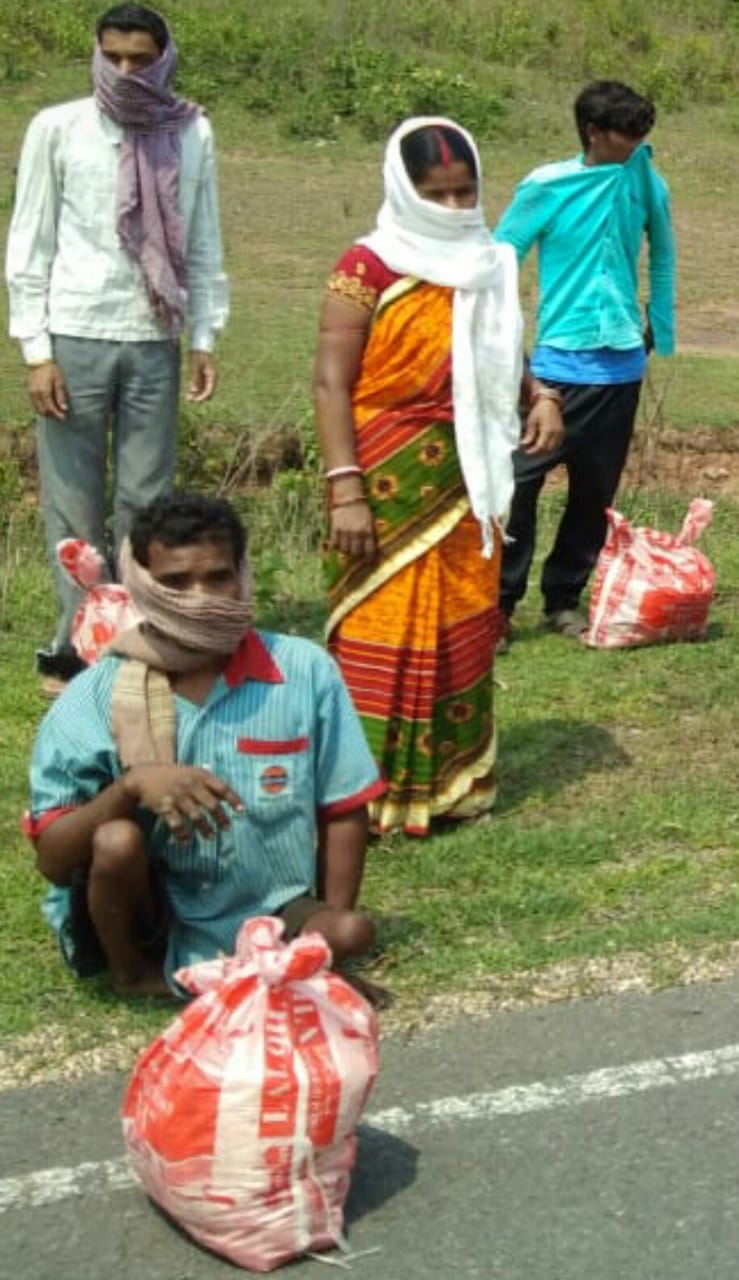 जरूरतमंद विकलांग जनों के बीच राहत सामग्री का वितरण